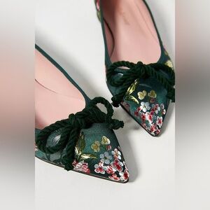 ✨ Pretty Ballerinas Ella green and pink floral pointed toe ballet flats, 8M